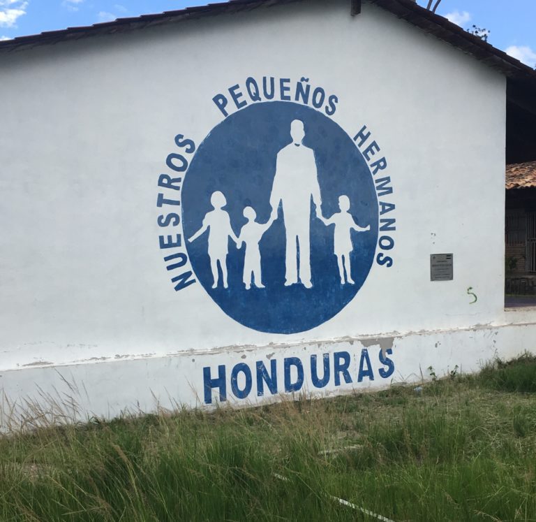 Nuestros Pequeños Hermanos