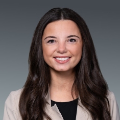  Leona Jakupi